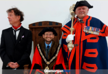 Local musician Cllr Taif Ball; Cllr Ian Johnson (in the 1920 Eisteddfod chair); and macebearer John Voss.