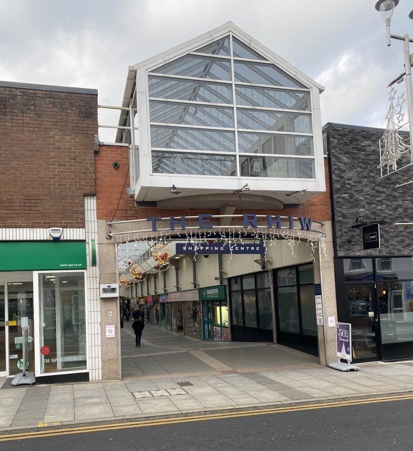 The indoor market in the Rhiw shopping centre is closed awaiting repairs.