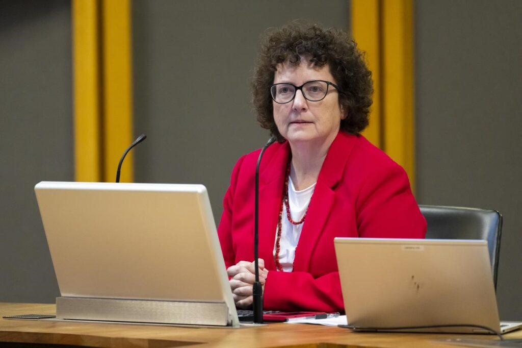 Glamorgan Star news - Llywydd y Senedd, Elin Jones AS.