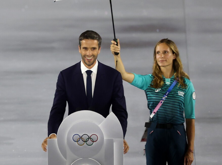 Glamorgan Star news - Tony Estanguet, helped out by Hannah Mills.