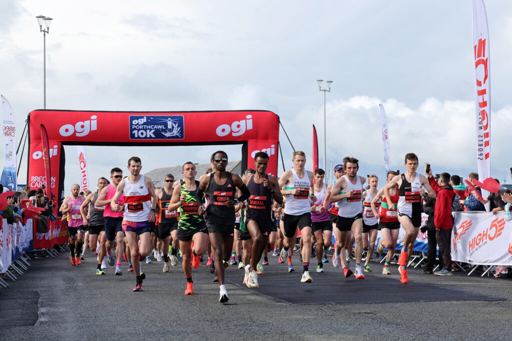The elite runners lead the way at last year’s Porthcawl 10K.