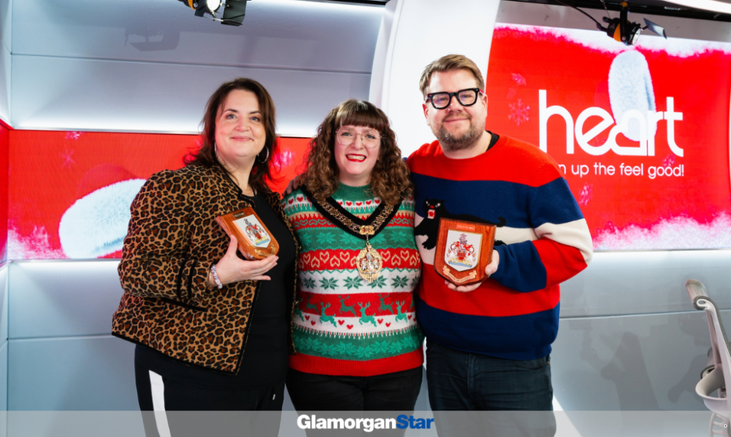 Cllr Catherine Iannucci-Williams presenting civic gifts to Ruth Jones and James Corden.