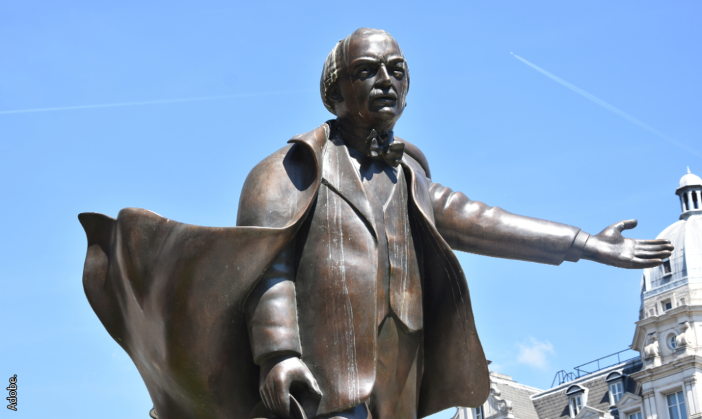| An outdoor bronze sculpture of former British prime minister David Lloyd George by Glynn Williams stands in Parliament Square in London. Image: Adobe.