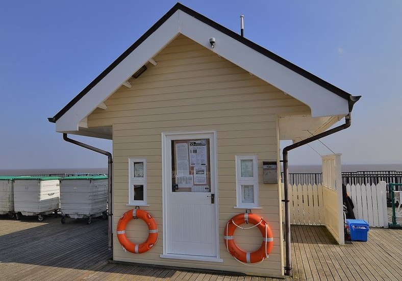 The sea anglers’ hut on Penarth Pier. Photo: Mel Hartshorn Geograph.