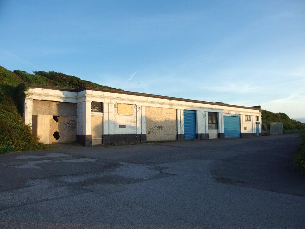 The Cold Knap Lifeguard Centre has been closed for years after it was deemed unsafe to occupy. Photo: Colin Cheesman, Geograph.