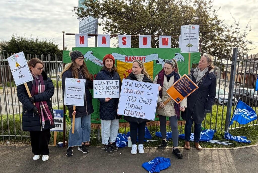 Teachers on strike at Llantwit Major School. Image by NASUWT. 