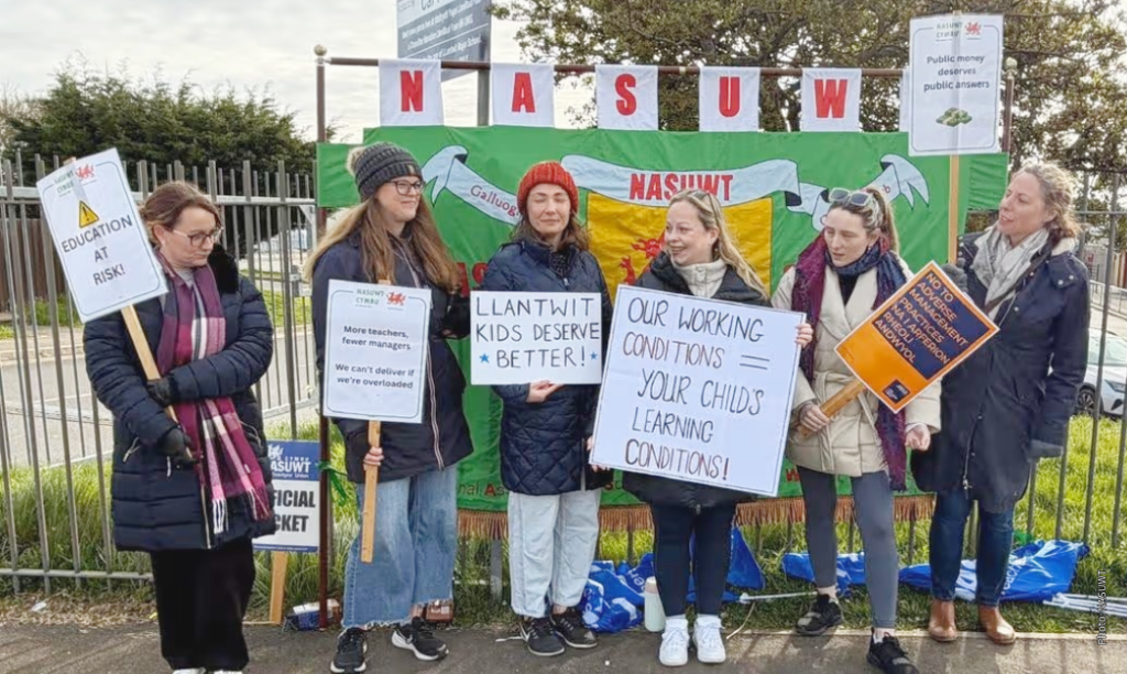 Teachers on strike at Llantwit Major School. Image by NASUWT.
