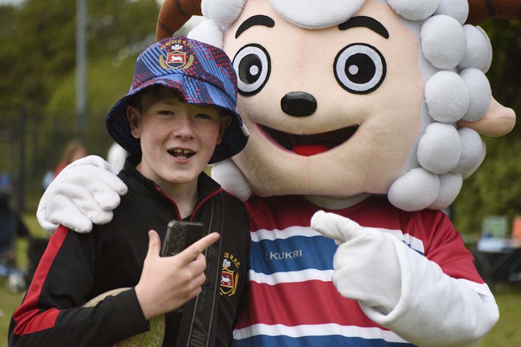 Lamie the Sheep meets a friend.