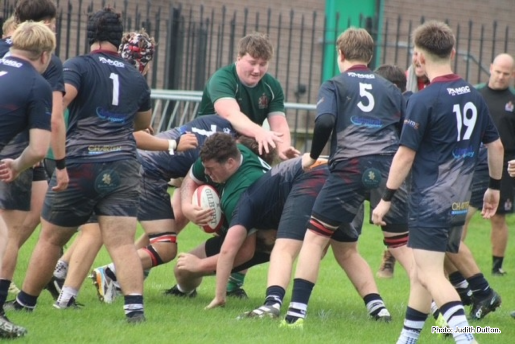 | Prop Eli Morgan, supported by hooker Jensen Wilding, carries the ball into contact. Photo: Judith Dutton.