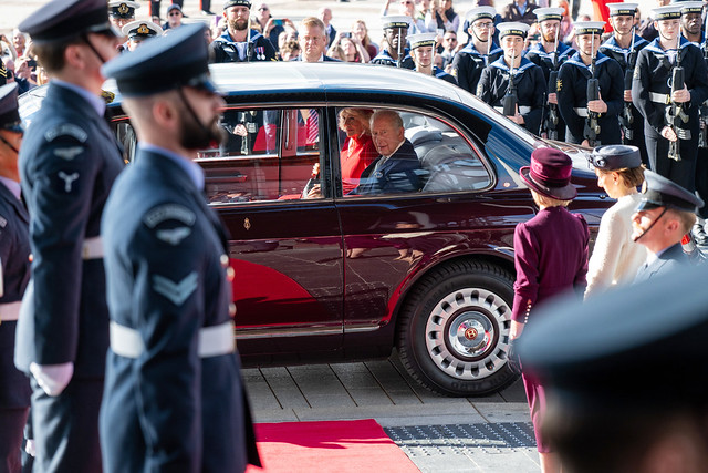The King and Queen arriving at the Senedd building. Photo: Welsh Parliament.